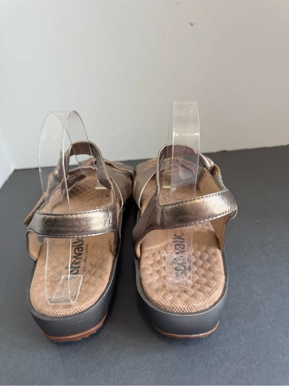 SoftWalk women's Del Rey leather sandals. Size 11M